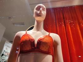 Nouveau année veille rouge soutien-gorge photo