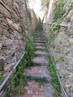 ruelle médiévale de sant ilario gênes italie photo