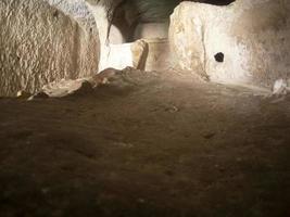 palazzolo acreide latomie carrières de pierres anciennes tombes romaines photo