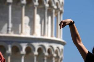 Pise, Italie - 26 septembre 2017 - prendre des photos touristiques à la célèbre tour penchée