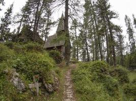 I église et cimetière en bois de la première guerre mondiale dans les dolomites valparola photo