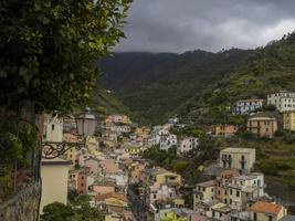 riomaggiore cinque terre village pittoresque photo