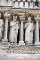 notre dame paris cathédrale statue sculpture et toit avant incendie photo