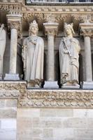 notre dame paris cathédrale statue sculpture et toit avant incendie photo