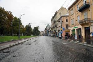 lviv, ukraine - 11 septembre 2022 vue sur la rue de la vieille ville historique de lviv, ukraine photo