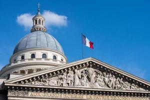 capitole du panthéon de paris avec détail du drapeau français photo