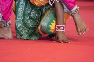 Détail du pied de danse traditionnelle de l'Inde photo