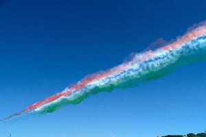 frecce tricolore Italie acrobatique vol équipe italien drapeau rouge blanc et vert fumée photo