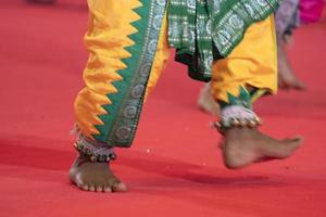 Détail du pied de danse traditionnelle de l'Inde photo