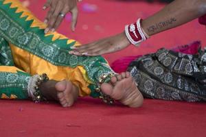 Détail du pied de danse traditionnelle de l'Inde photo