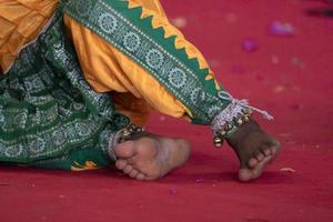 Détail du pied de danse traditionnelle de l'Inde photo