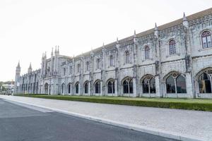 monastère des jeronimos de lisbonne au coucher du soleil photo