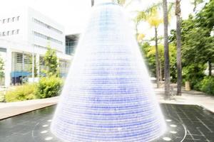 eau sur la fontaine en mosaïque de carreaux à l'expo de lisbonne photo