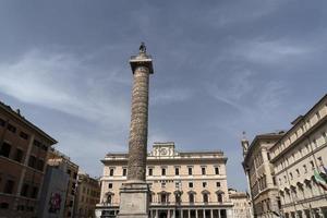 colonne marco aurelio à rome place piazza colonna photo