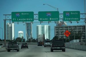 Miami, États-Unis - 5 novembre 2018 - autoroutes encombrées de Miami en Floride photo