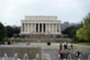 Washington DC, États-Unis - 27 avril 2019 - de nombreux touristes au mémorial de la seconde guerre mondiale photo