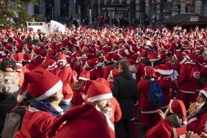 Gênes, Italie - 22 décembre 2019 - promenade traditionnelle du père noël photo