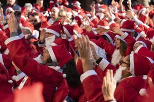 Gênes, Italie - 22 décembre 2019 - promenade traditionnelle du père noël photo