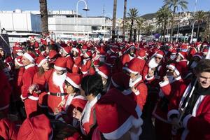 Gênes, Italie - 22 décembre 2019 - promenade traditionnelle du père noël photo