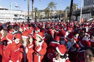 Gênes, Italie - 22 décembre 2019 - promenade traditionnelle du père noël photo