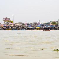 ganga vu dans garh mukteshwar, uttar pradesh, inde, la rivière ganga est considérée comme la rivière la plus sacrée pour les hindous, une vue de garh ganga brij ghat qui est un lieu religieux très célèbre pour les hindous photo