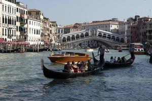 Venise, Italie - 15 septembre 2019 - beaucoup de gondole à Venise détail photo