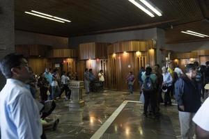 mexico, mexique - 4 novembre 2017 - pèlerins à la cathédrale de guadalupe photo