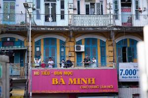 ho chi minh ville, vietnam, 2023, lunaire Nouveau année fête - le dragon danse, magnifique coloré de fête chiffre. tet vacances Contexte. chinois lunaire Nouveau années jour, printemps festival. photo