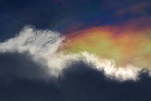 beaucoup magnifique arc en ciel des nuages sont formé après lourd des pluies et Naturel des orages et sont une Naturel phénomène dans le magnifique ciel. photo