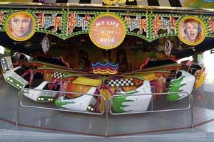 Gênes, Italie - 9 décembre 2018 - la fête foraine traditionnelle de noël luna park est ouverte photo