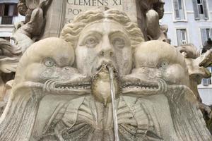 fontaine de la place du panthéon de rome photo