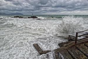 tempête de mer tempête sur les rochers photo