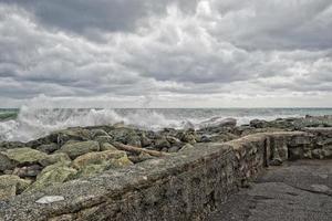 tempête de mer tempête sur les rochers photo