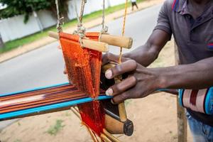 le tisserand de pagne baoulé photo