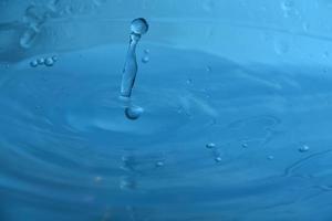 goutte d'eau bleue photo