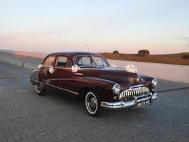 voiture de mariage rouge photo