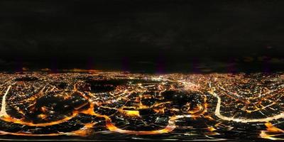 360 panorama de embrasé la nuit paysage urbain dans da lat ville, vietnam une captivant vue de illuminé des rues et grattes ciels en dessous de le étoilé nuit ciel photo