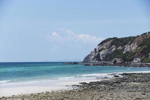 plage de l'île bel océan tropical - journée d'été de la mer de l'île paradisiaque
