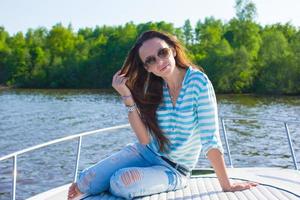 femme sur une bateau photo