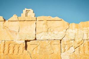 persépolis, J'ai couru - 8e juin, 2022 , pierre sculptures proche en haut. persepolis - Capitale de le ancien achaéménide Royaume. ancien Colonnes. vue de l'Iran. ancien Perse photo