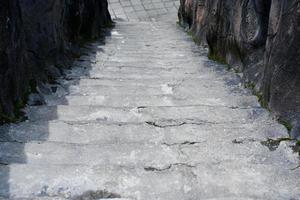 batu-indonésie, janvier 2, 2023. sélectif concentrer de escaliers à éco vert parc. photo