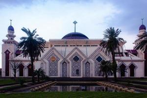 magnifique à étain mosquée Djakarta, islamique Contexte mosquée photo