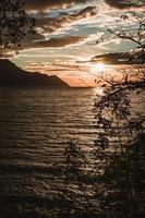 majestueux vue de le Lac Genève pendant le coucher du soleil photo