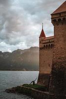 chillon Château sur Lac Genève pendant le coucher du soleil photo