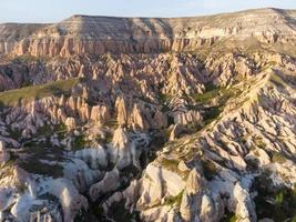 beau paysage de montagne de cappadoce photo