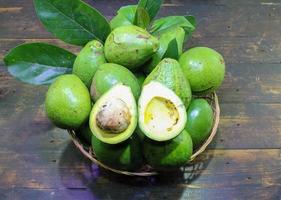 groupe de vert Frais Avocat des fruits, sain Naturel nourriture photo