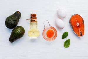 vue de dessus des aliments sains en graisses insaturées photo