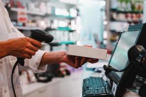 pharmacien les usages code à barre lecteur à identifier et vendre une drogue photo