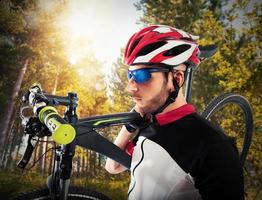 cycliste et le sien Montagne bicyclette photo