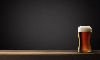 verre de Bière sur en bois table photo